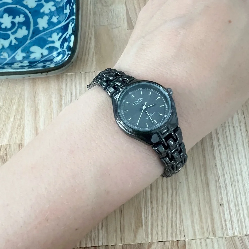 Omax ladies dress watch NEW BATTERY